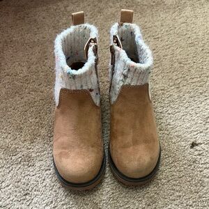 Cat & Jack size 9 boots